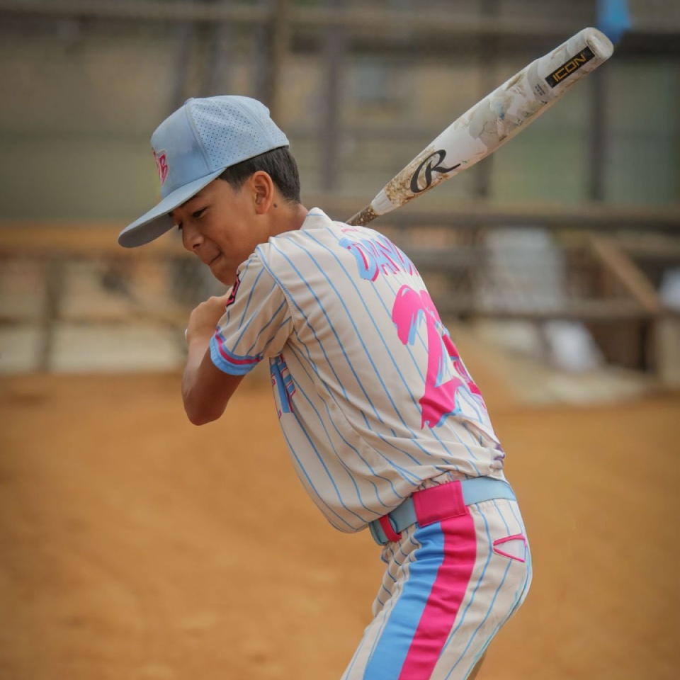 B2B Elite player batting