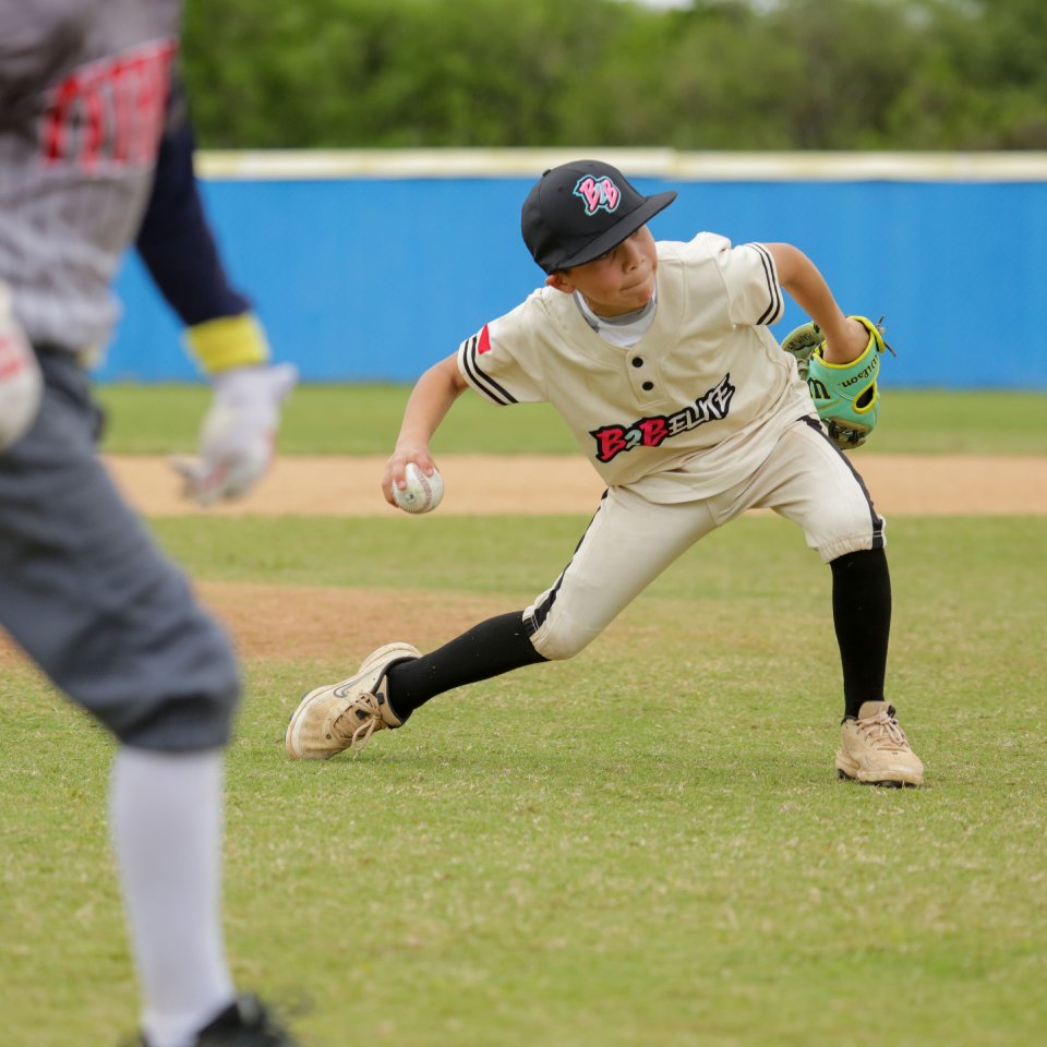 B2B Elite 9U player pitching